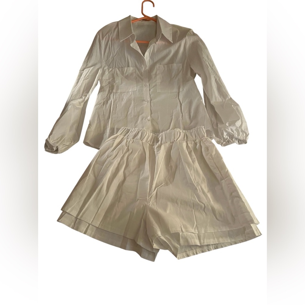 2 ( TWO ) PIECE SHORT SET 
TOP & BOTTOM